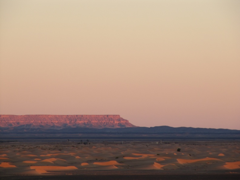 near Merzouga - Saharan sunset - towards Algeria (~12 miles)